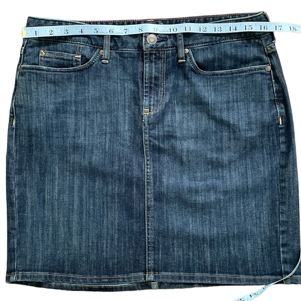 Eddie Bauer Blue Denim Mini Skirt, Blue Jeans Skirt size 6 - Picture 4 of 6